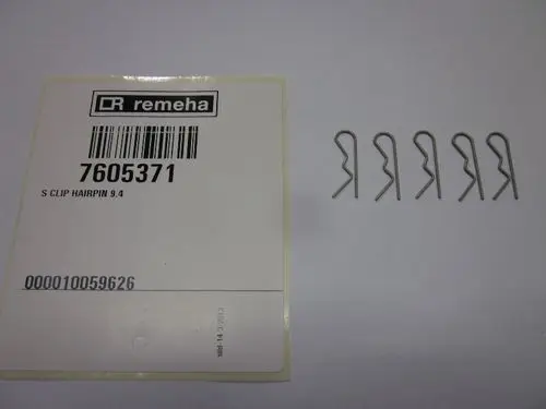 Remeha S-Clips in Form von Haarpins, auf einem Etikett mit Artikelnummer und Barcode abgebildet. Fünf Clips nebeneinander auf weißem Hintergrund.